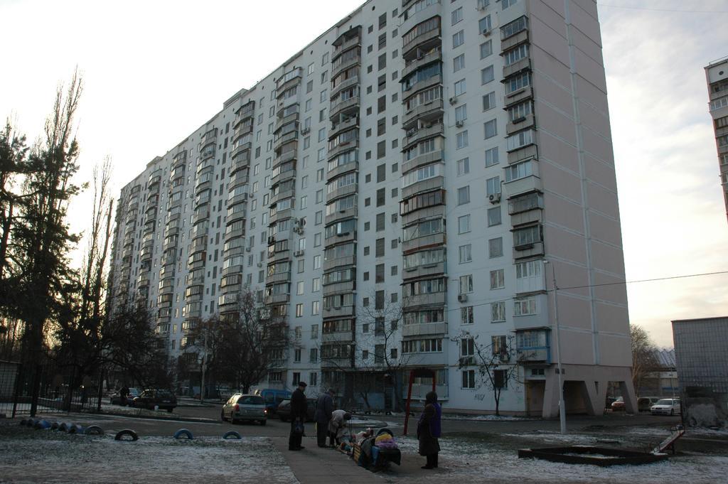 Apartments On Henerala Zhmachenka Kyiv Exterior photo